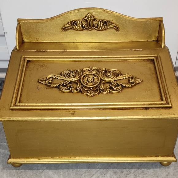 Elegant Gold Ornate Box - Picture 2 of 12